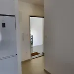 Frida- Free Private Parking