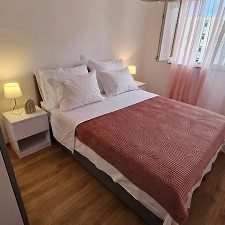 Frida- Free Private Parking *