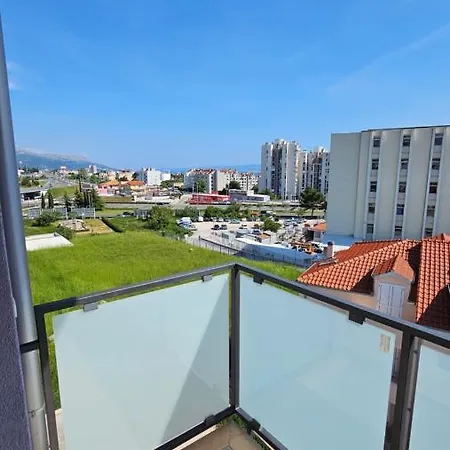 Апартаменти Frida- Free Private Parking *