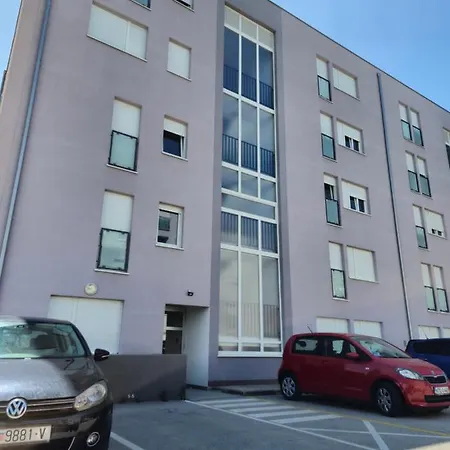 Апартаменти Frida- Free Private Parking